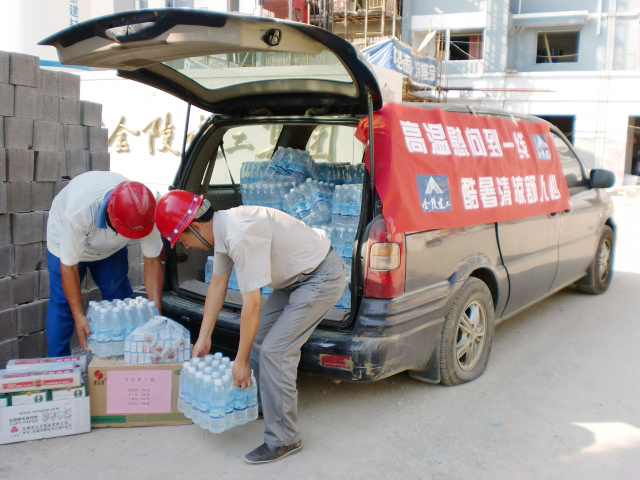 高溫慰問(wèn)到一線(xiàn)，酷暑清涼舒人心